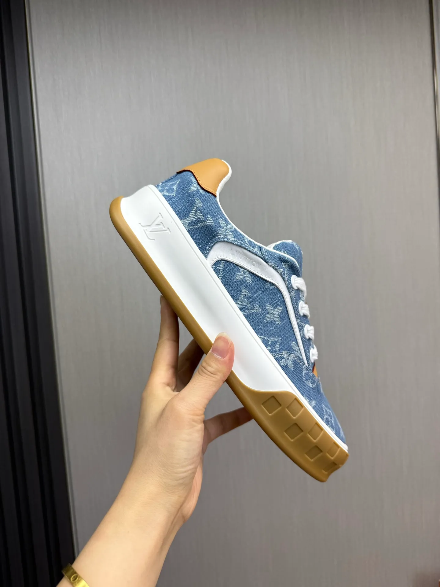 Men's shoes 620💰 Lv. Top purchasing agent🇮🇹 Louis Vuitton, sports sneakers counter synchronization, uppers imported from Italy, high-quality splicing and complex handicrafts, imported mesh pads are soft and comfortable, soles: original factory special soles, TPU exclusive movable molded soles super comfortable, original factory single goods, 🔍🔍high quality, you can enter and exit the counter at will, welcome to compare, code number 38-44 (customized 38.45)